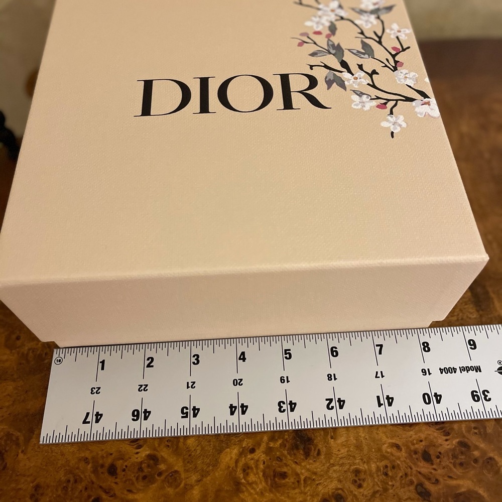 Authentic DIOR Paper Gift Box - Picture 4 of 7